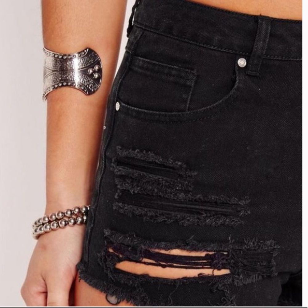 20 ripped jean shorts